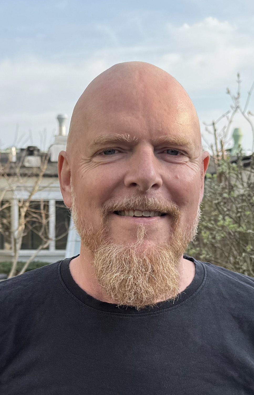 Portrait von Hagen Ermer, lächelnd